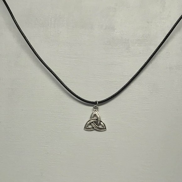 Triquetra Celtic Trinity Knot Charm Pendant - Picture 5 of 9